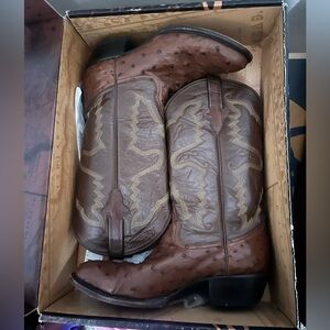 Men’s ostrich cowboy boots. Size 9 M